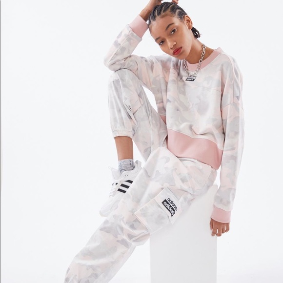 NWT Adidas Cropped Pink Camo Sweater - Picture 2 of 6